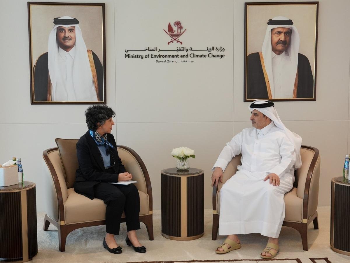 وزير البيئة يجتمع مع سفيرة البرتغال لدى الدولة