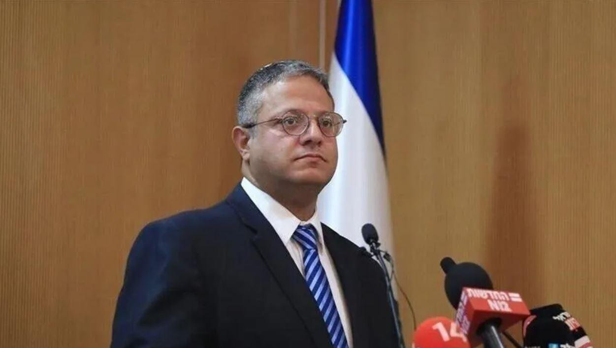 بن غفير يسخر من أسيرة فلسطينية تشكو ظروف اعتقالها: السجن ليس فندقا