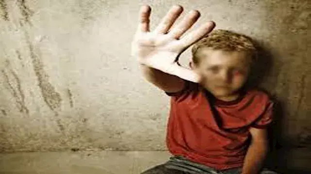 فيديو مطاردة سيدة لطفل في الشرقية يثير الجدل.. ماذا حدث داخل السوبر ماركت؟