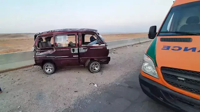 إصابة 27 شخصًا في تصادم أتوبيس وسيارة سوزوكي أعلى الطريق الأوسطي