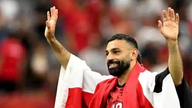 قبل محمد صلاح.. 3 نجوم مصريين ارتدوا قميص طرابزون سبور
