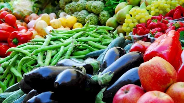 أسعار الخضروات والفاكهة في سوق العبور اليوم.. 10 جنيهات لكيلو الطماطم