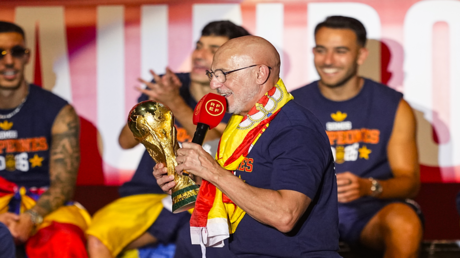 دي لا فوينتي يهاجم تصرفات لاعبي الأرجنتين عقب نهائي كأس العالم