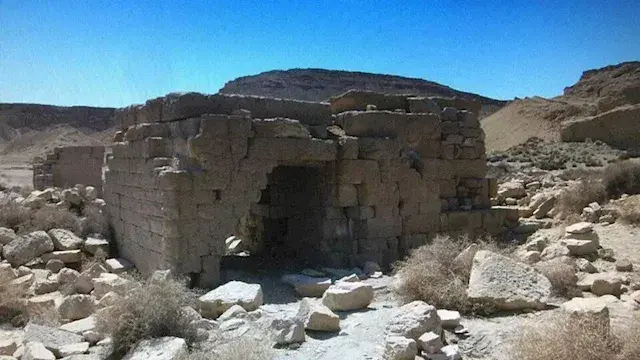 قلاع ونقوش ومعبد روماني.. جولة داخل درب "عين أمور" المنسي بالوادي الجديد (صور)