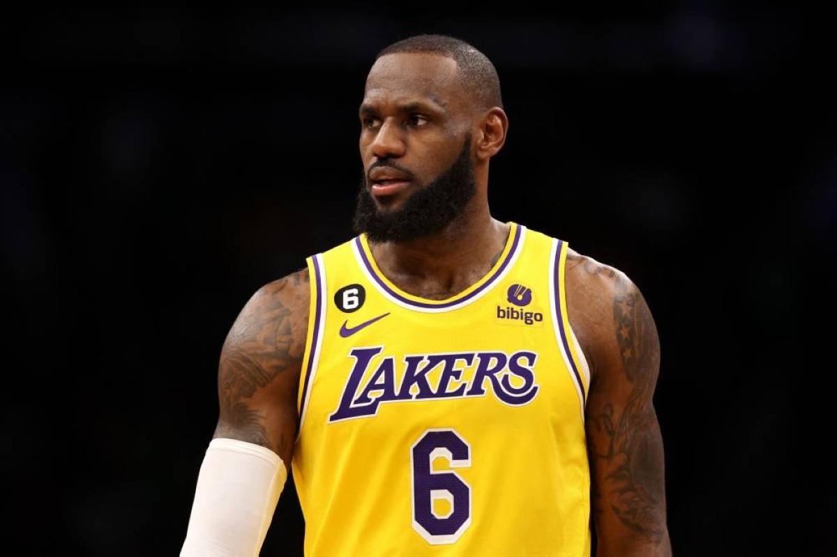 LeBron set to appear in New York with NBA future unknown
