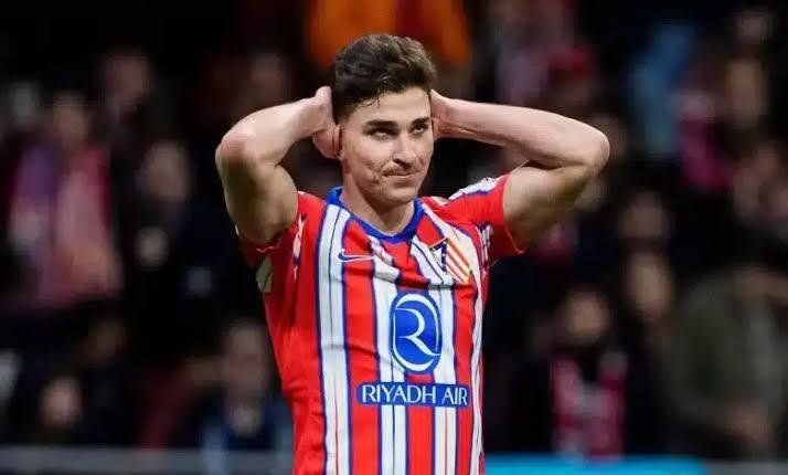 برشلونة يجد بديل ألفاريز في الدوري الإنجليزي