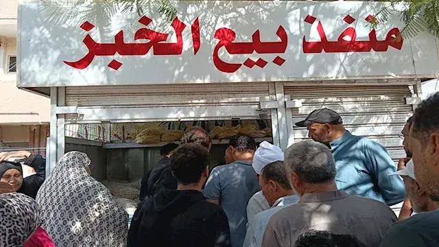 محافظ الدقهلية يشدد الرقابة على المخابز ويمنع جمع البطاقات التموينية