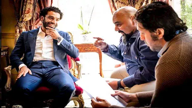 بعد اقتراب انتقاله إلى طرابزون.. 20 صورة لـ محمد صلاح مع نجوم الفن