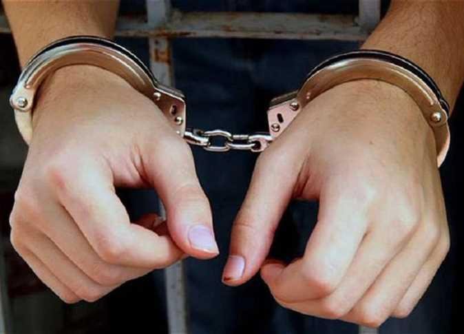حبس عامل وشقيقته بتهمة تعذيب نجل شقيقهما حتى الموت في البحيرة