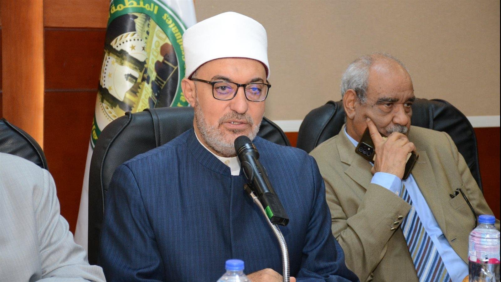 المفتي: محاكاة الأشخاص الأحياء بالذكاء الاصطناعي دون إذن محرم شرعًا.. والتزييف كذب وبهتان لا يبرره المزاح