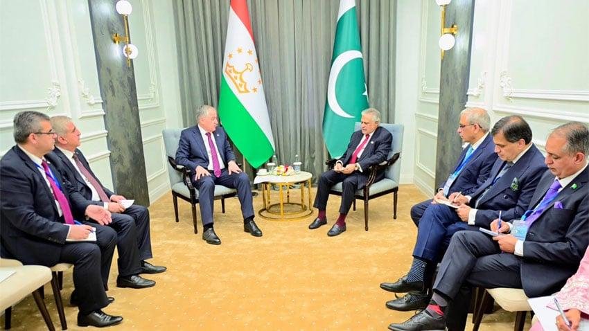وزيرا خارجية باكستان وطاجيكستان يؤكدان متانة العلاقات الثنائية: نلتزم بتوسيع التعاون في مختلف المجالات
