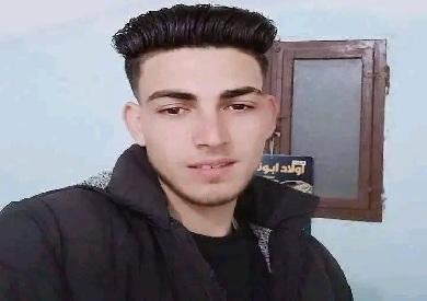 تشييع جنازة شقيقين وزوج شقيقتهما ضحايا السقوط في بيارة صرف صحي بالشرقية