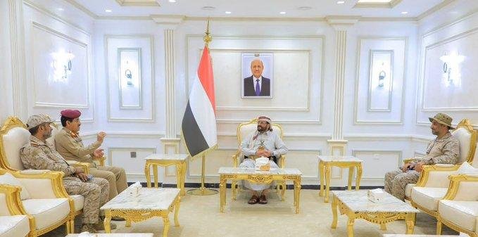عضو مجلس الرئاسة اليمني خلال اجتماع مع وزير الدفاع: جاهزون لمعركة مصيرية
