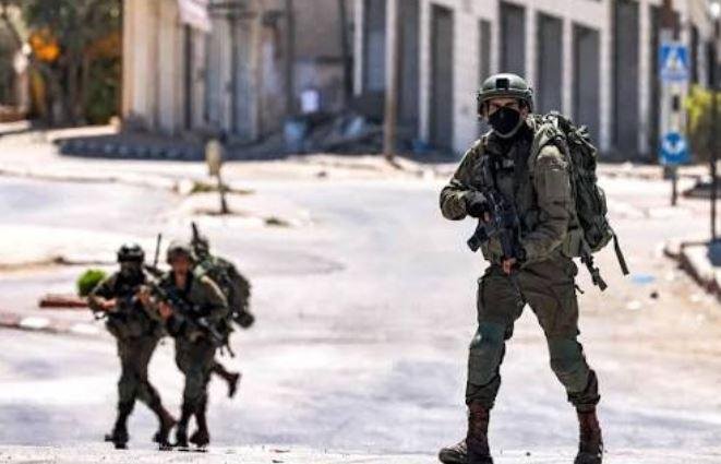 بعد إطلاق نار ومقتل إسرائيلي.. جيش الاحتلال يفرض حصارا على نابلس وبلدة تل بالضفة الغربية