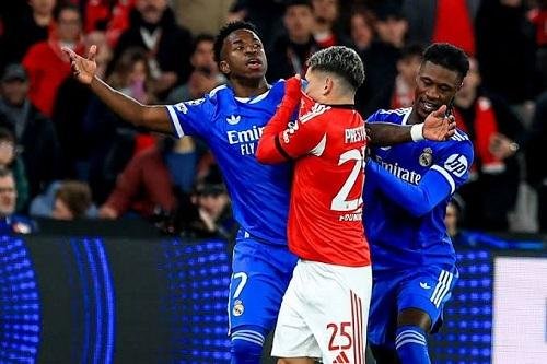 الدوري الإسباني يخالف «فيفا» ويرفض تطبيق «قانون فينيسيوس»