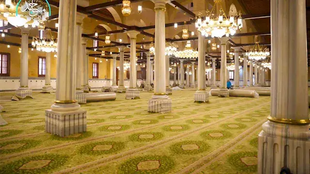 مشابه لسجاد الحرم النبوي.. الصور الأولى لمسجد سيدنا الحسين بعد تغيير السجاد