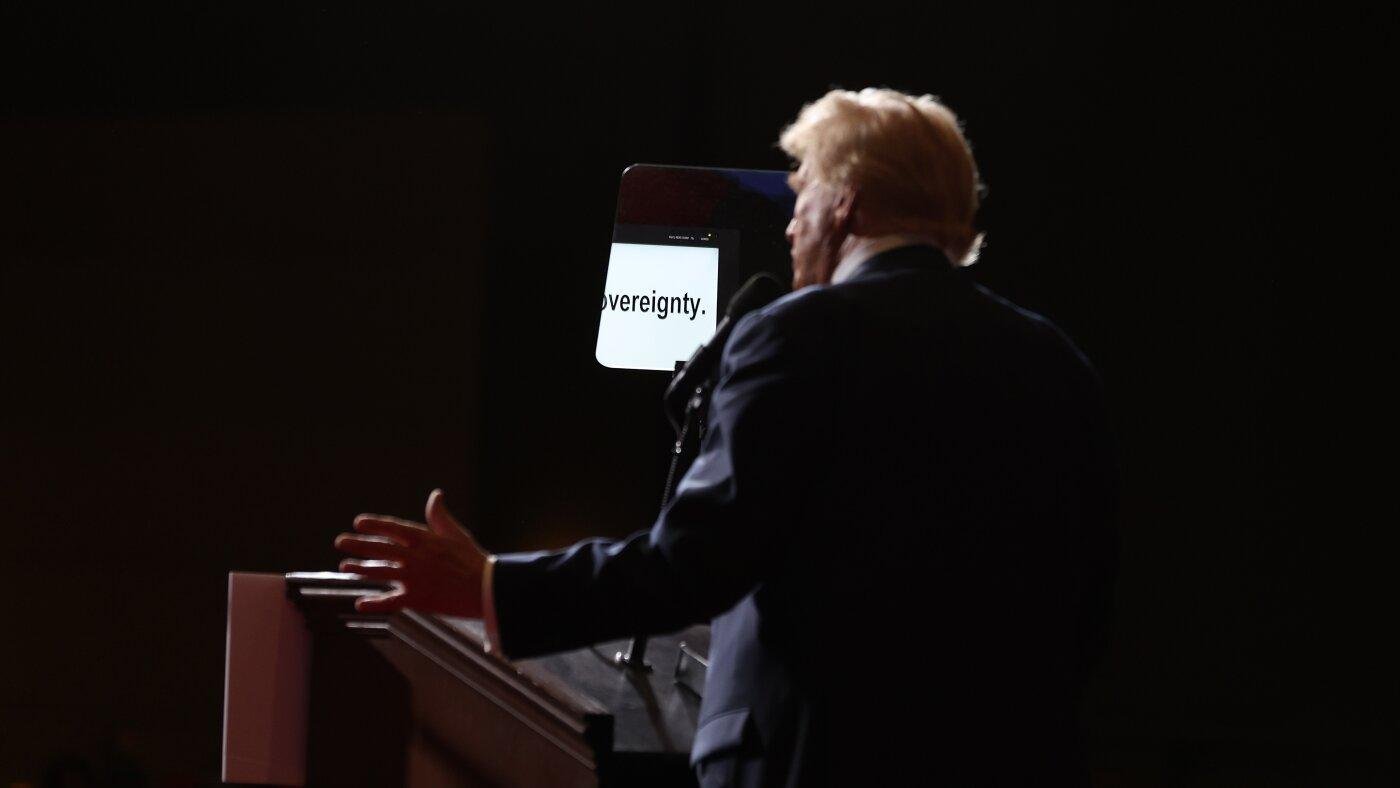 Officials probe whether White House teleprompter operator profited off Trump's words