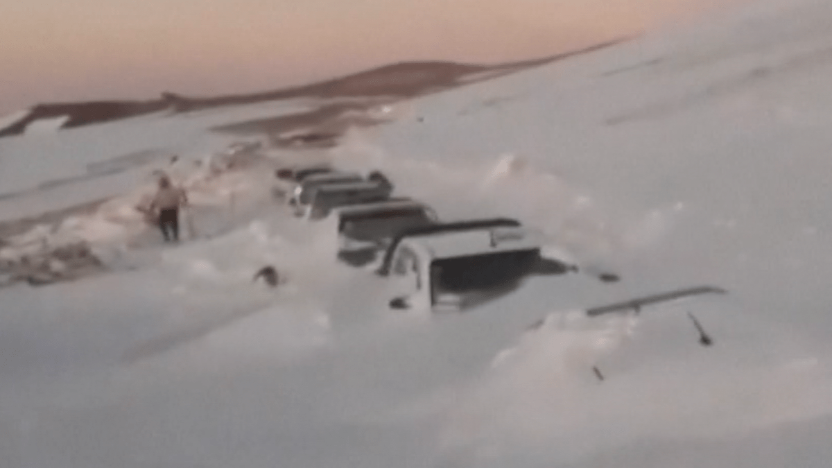 Rescue operation in Argentina to free more than 100 snow-trapped tourists