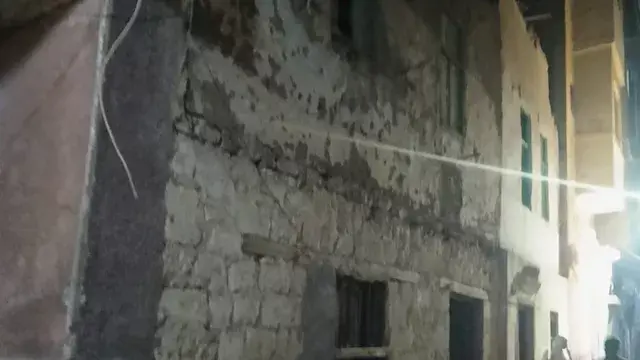 بدون إصابات.. انهيار جزئي لمنزل غير مأهول بالسكان في بني سويف- صور