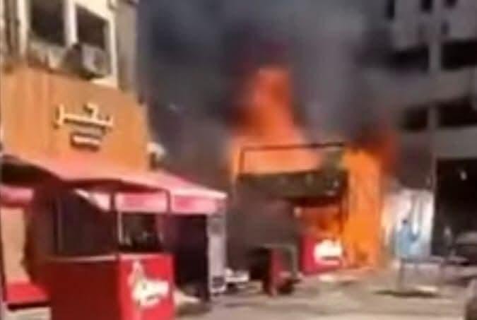 السيطرة على حريق داخل محل شهير لبيع السندوتشات بمدينة أسوان