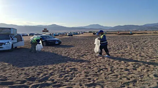 منها 33 ألف "عقب سيجارة".. رفع 5 طن مخلفات من شواطئ دهب