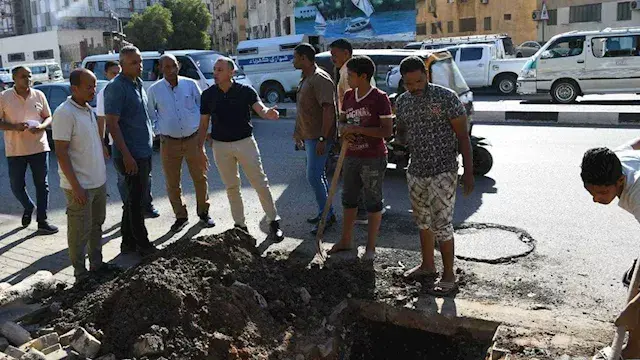 ضبطه أثناء الحفر.. قرارات عاجلة من محافظ أسوان ضد صاحب مول تجاري