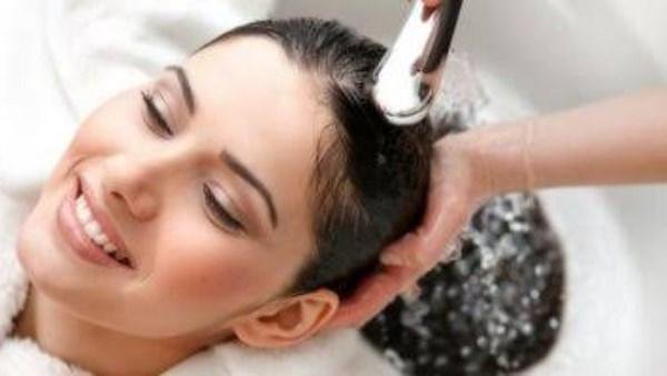 4 عادات يومية للحفاظ على شعرك صحي ولامع