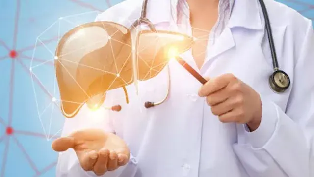 5 أعراض قد تنذر بفشل الكبد.. متى يجب زيارة الطبيب؟