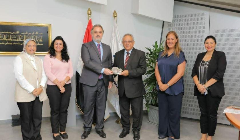 مدير مكتبة الإسكندرية يبحث مع القنصل العام لليونان تعزيز جسور التعاون الثقافي والحضاري