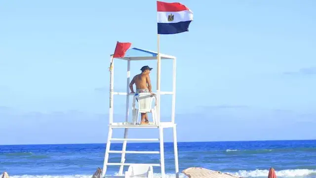 بعد غرق 4 أشخاص بينهم طفل.. مكبرات الصوت تجوب شوارع البرلس لتحذير الأهالي من مياه البحر -فيديو