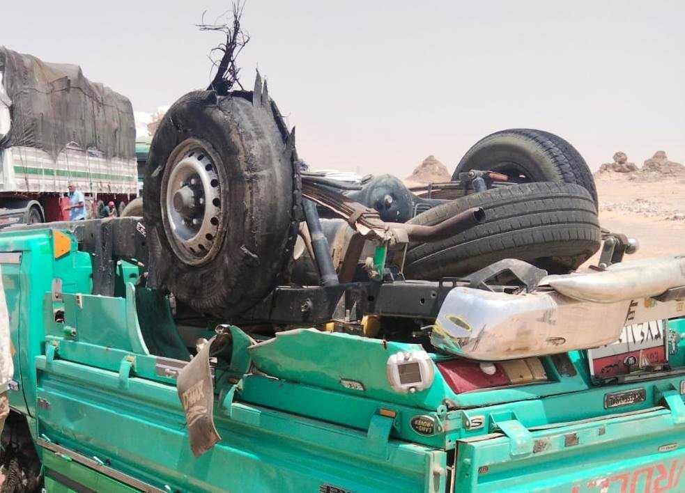مصرع شخص وإصابة 19 آخرين في انقلاب سيارة ربع نقل بطريق أبو سمبل السياحي