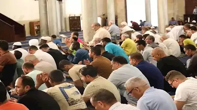 نقل شعائر صلاة الجمعة بعد قليل من مسجد ناصر بمدينة بنها