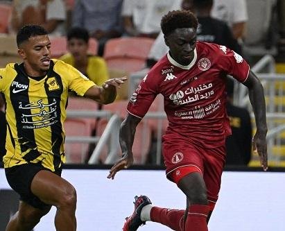 الاتحاد يكتفي بالتعادل 1-1 أمام الخلود في افتتاح دوري روشن