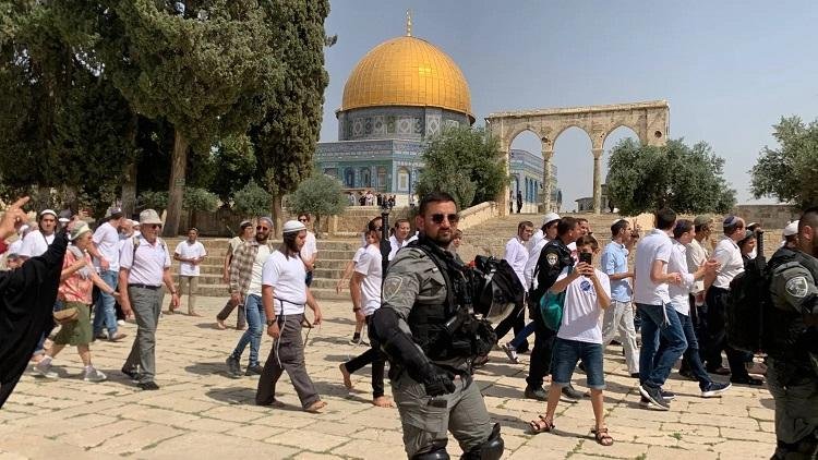 عشرات المستوطنين الإسرائيليين يقتحمون المسجد الأقصى